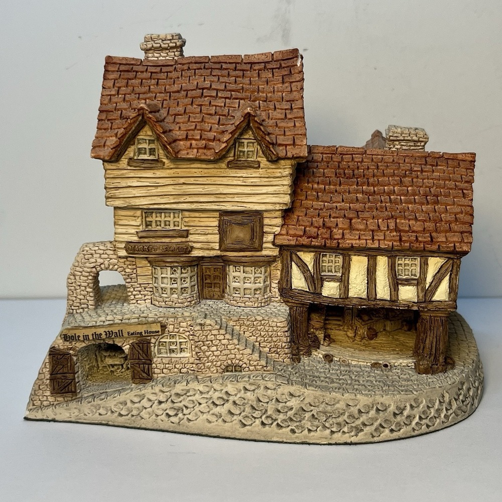 Vintage David Winter Cottage "Market Street" 1980 Handcrafted Miniature Retired